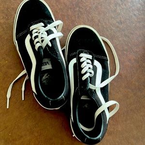 Women’s black and white vans 7.5